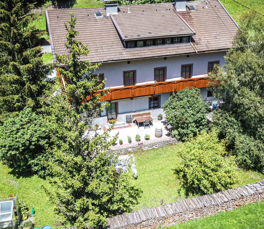 gaestehaus-fischer-aussenansicht-sommer-von-oben-c-tvb-wipptal-helena-beermeister