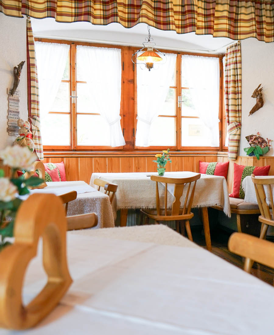 gaestehaus-fischer-gemeinschaftsraum-fruehstuecksraum-c-tvb-wipptal-laura-ribis